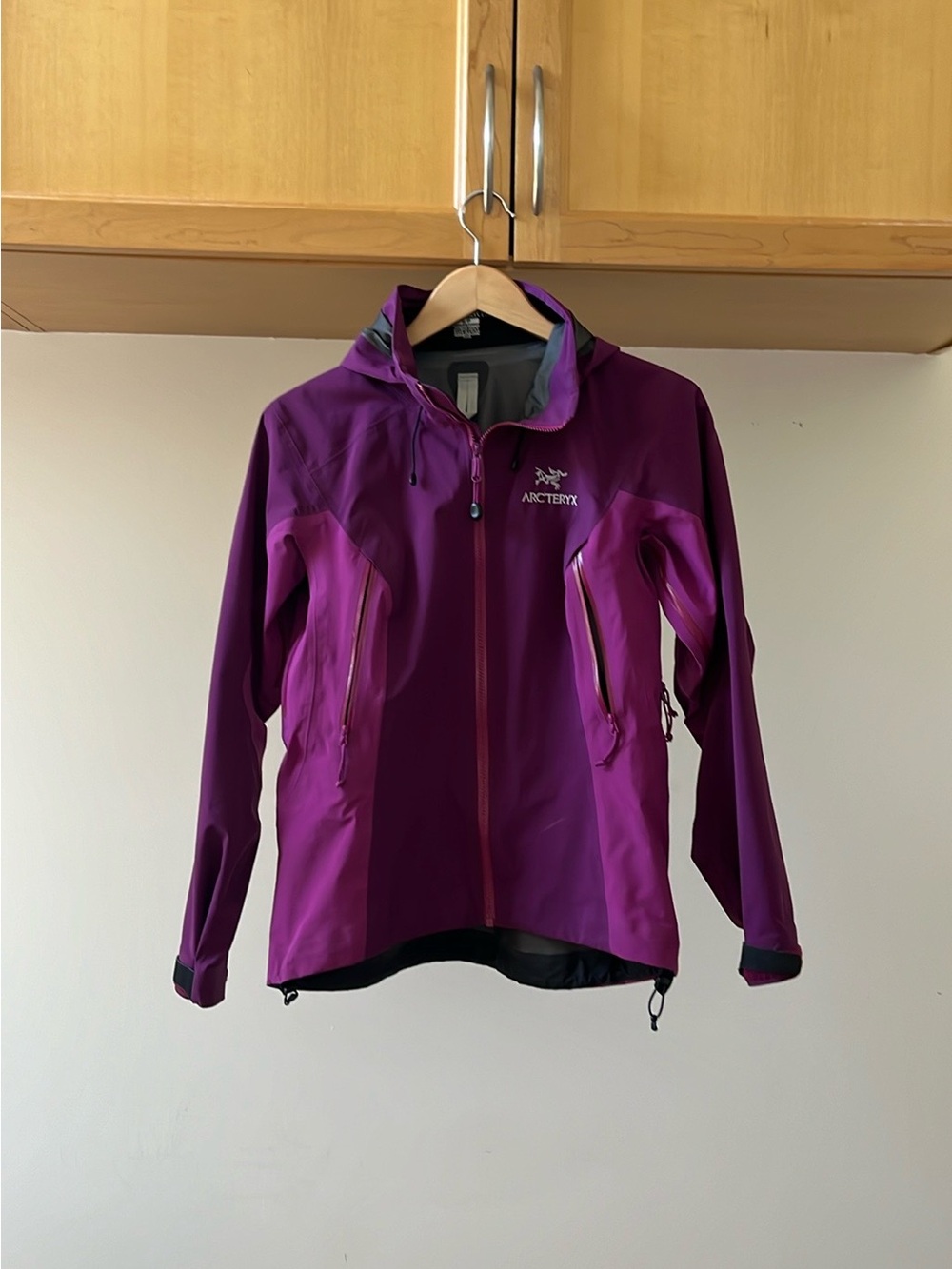 Arc'teryx Women's Magenta/Purple Gortex Shell Jacket